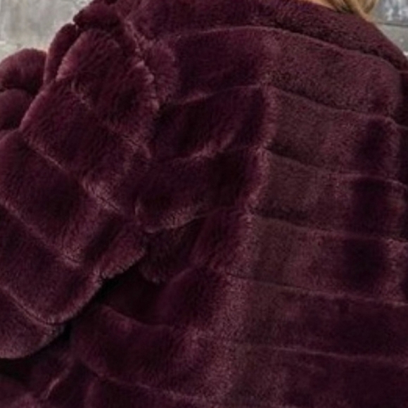 💕 EGGPLANT FAUX FUR JACKET - Picture 2 of 4